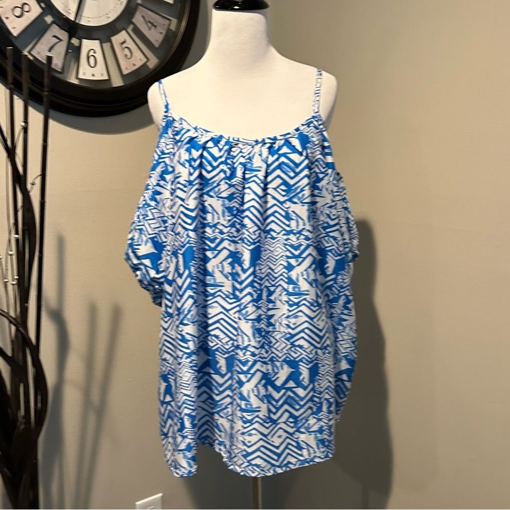 NWOT Pink Dot Peekaboo Shoulder Blouse Blue and White Design Size 3x - Picture 7 of 9